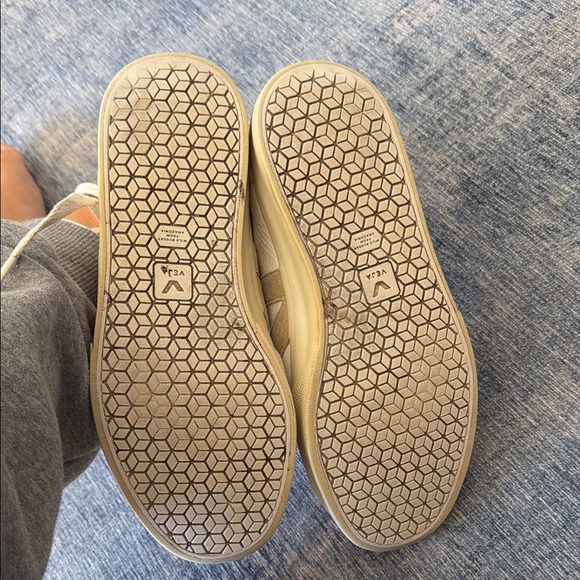 Veja Women's Cream and Tan Sneakers Size 8 - Picture 5 of 6